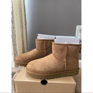 Ugg Mini Classic II